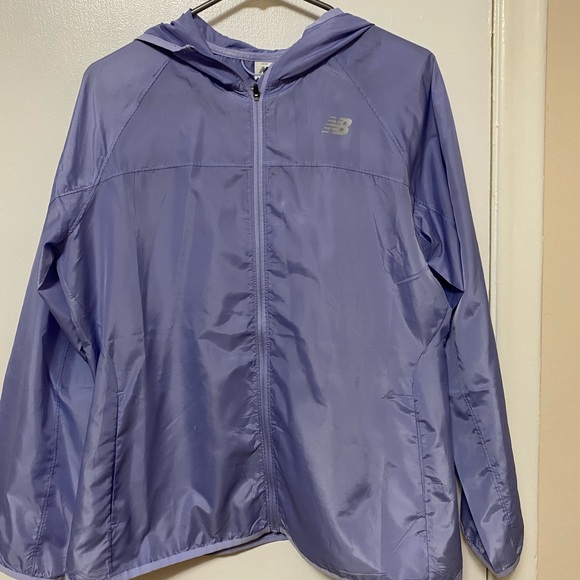 New Balance lightweight windbreaker - Picture 3 of 5